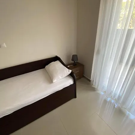 Mimi's Seaview Apartman Políhrono